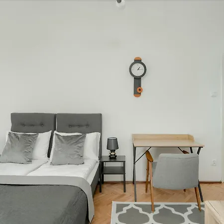 In The Centre Of With Balcony By Renters Poznań